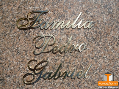Manuscrito em Bronze Polido
