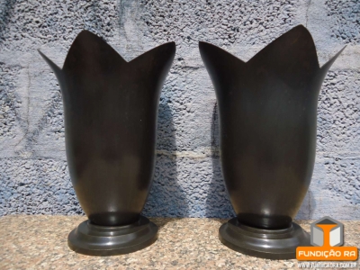 Vaso Lirio Grande em Bronze Patinado