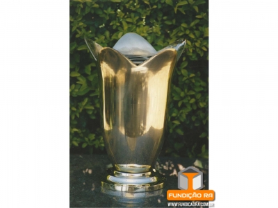 Vaso Lirio Grande em Bronze Polido 