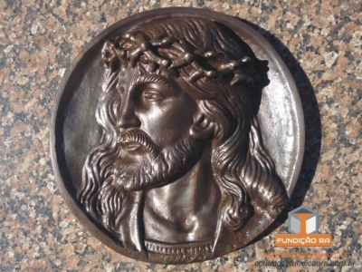 Medalhão Cabeça de Cristo com Espinho em Bronze Patinado
