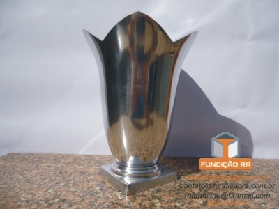 Vaso Lírio Medio com Grade em Alumínio Polido